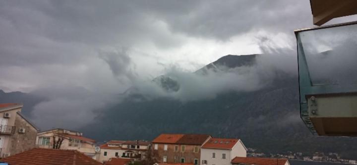 Apartments With Sea View In Prcanj Kotor Luaran gambar