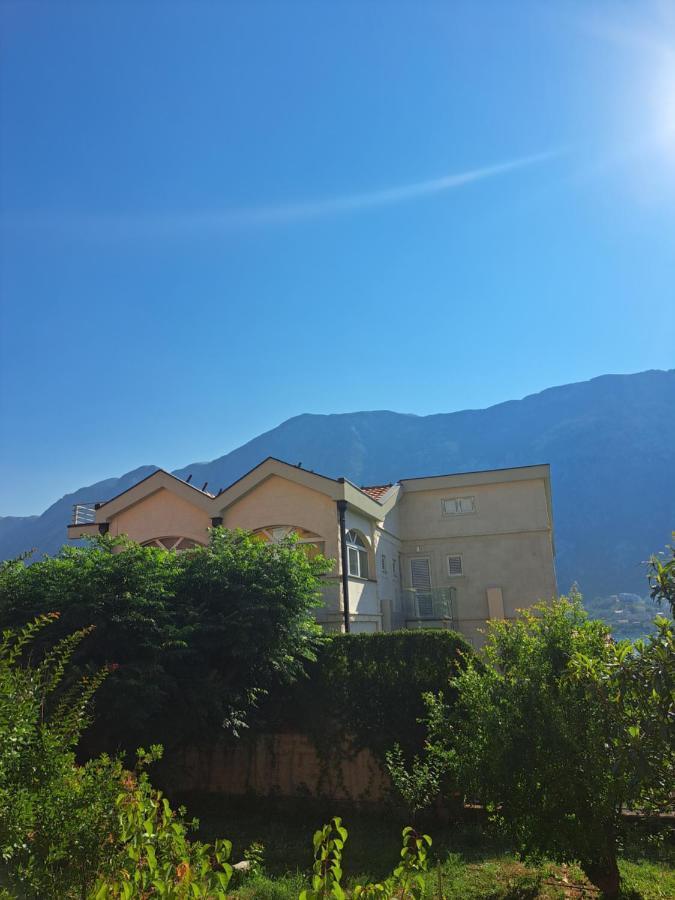 Apartments With Sea View In Prcanj Kotor Luaran gambar